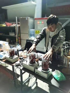 放入磁力搅拌器.jpg