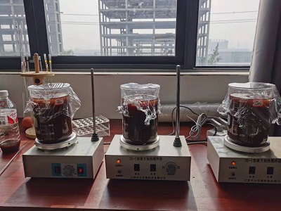 开始搅拌，连续搅拌10小时.jpg